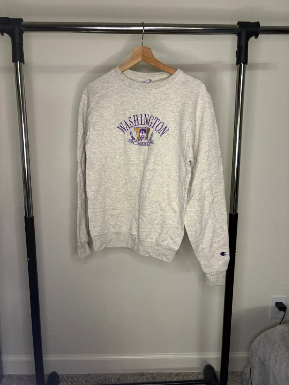 Champion Washington Huskies Embroidered Crewneck Sweatshirt Oatmeal Heather XS